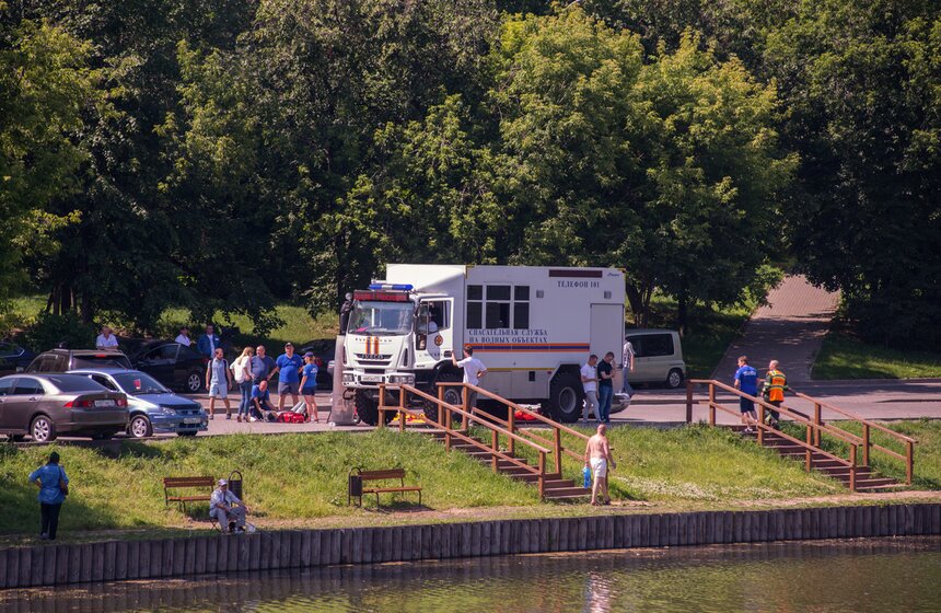 Сотрудники МЧС провели мастер-класс по безопасности на воде 1 фото