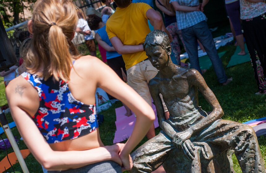 Международный день йоги в парке искусств МУЗЕОН 22 фото