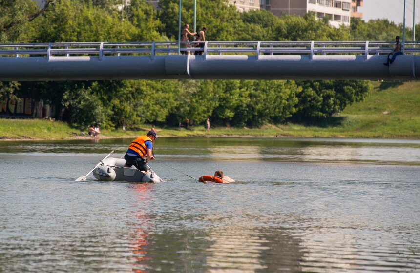 Сотрудники МЧС провели мастер-класс по безопасности на воде 24 фото