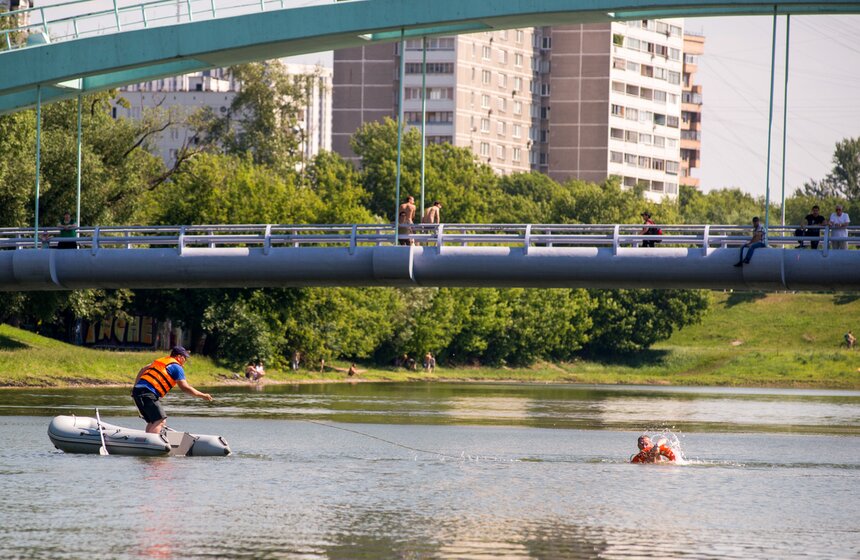 Сотрудники МЧС провели мастер-класс по безопасности на воде 23 фото