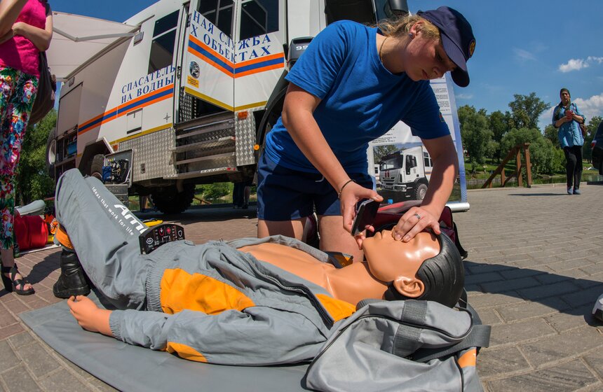 Сотрудники МЧС провели мастер-класс по безопасности на воде 5 фото