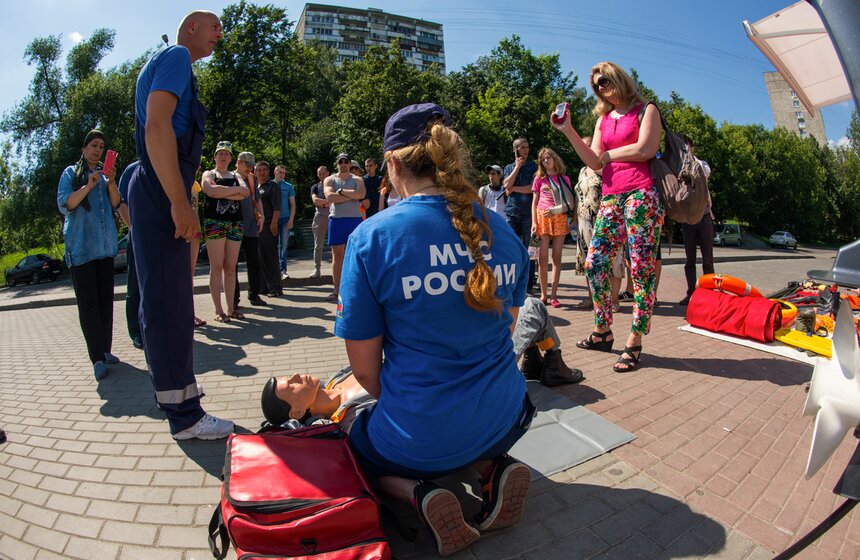 Сотрудники МЧС провели мастер-класс по безопасности на воде 6 фото