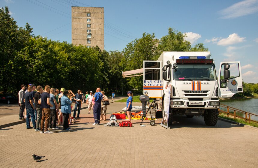 Сотрудники МЧС провели мастер-класс по безопасности на воде 12 фото