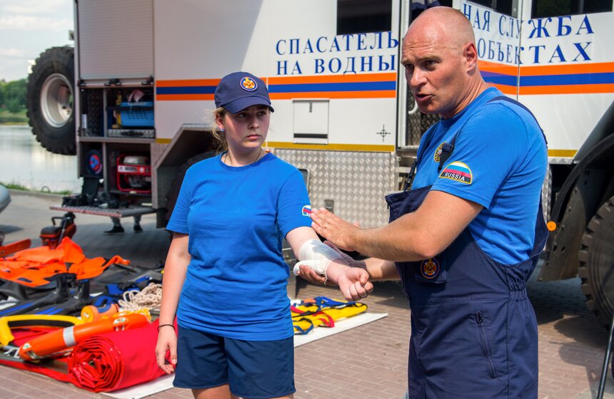 Сотрудники МЧС провели мастер-класс по безопасности на воде 16 фото