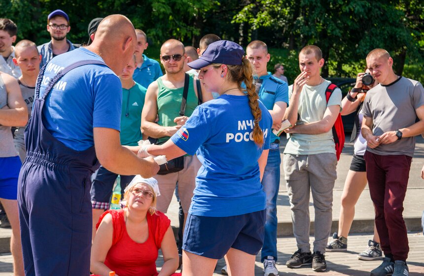 Сотрудники МЧС провели мастер-класс по безопасности на воде 15 фото
