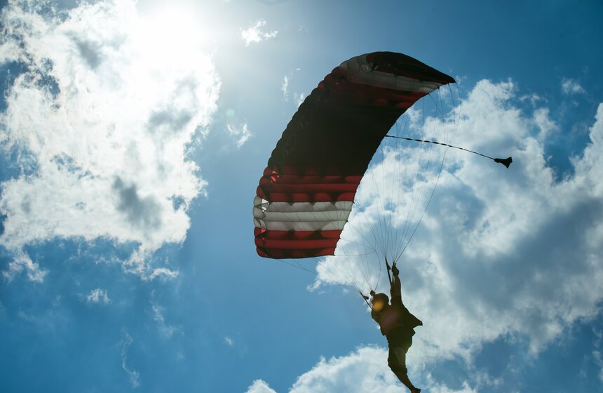 Благотворительный фестиваль "Небо для всех" в Турове 1 фото