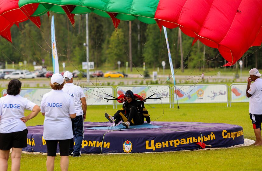 Чемпионат мира по парашютному спорту в парке "Патриот" 40 фото