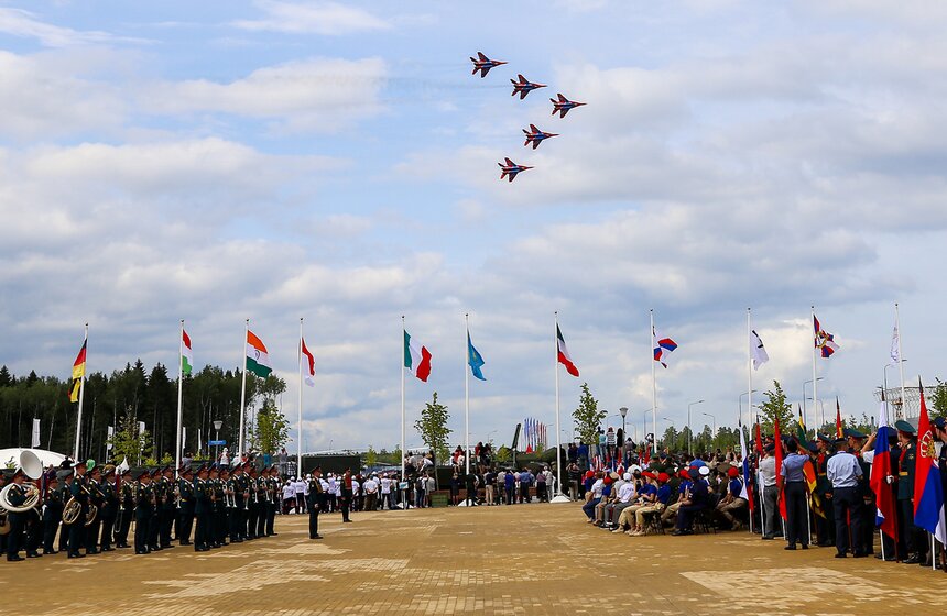 Чемпионат мира по парашютному спорту в парке "Патриот" 12 фото