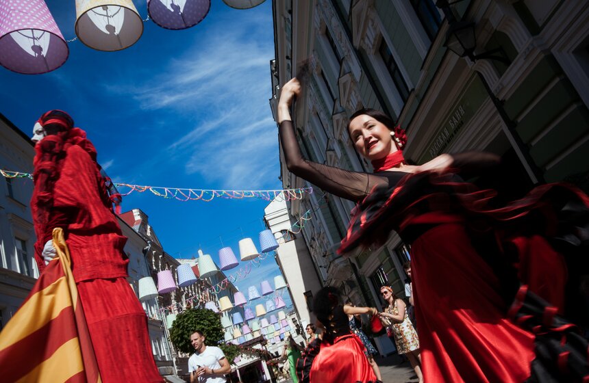 Большой испанский карнавал в Столешниковом переулке 10 фото