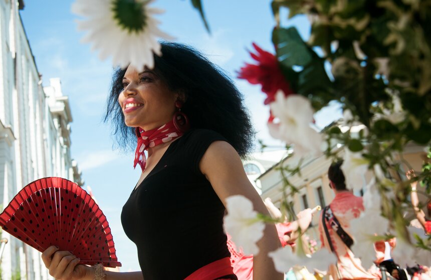 Большой испанский карнавал в Столешниковом переулке 19 фото