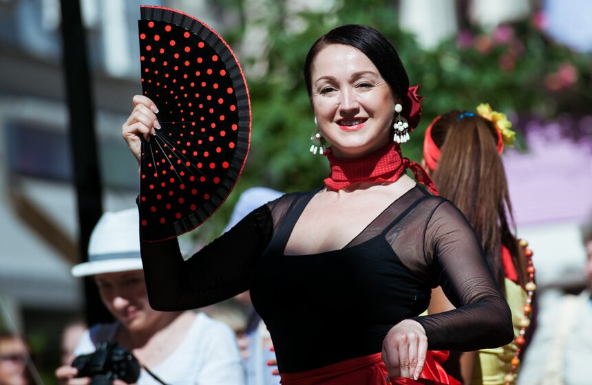 Большой испанский карнавал в Столешниковом переулке 8 фото