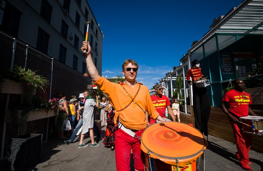 Большой испанский карнавал в Столешниковом переулке 23 фото