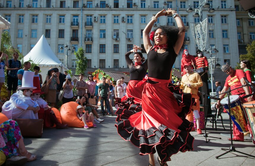 Большой испанский карнавал в Столешниковом переулке 31 фото