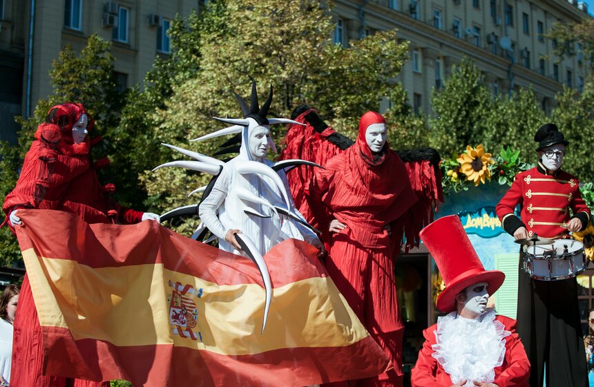 Большой испанский карнавал в Столешниковом переулке 30 фото