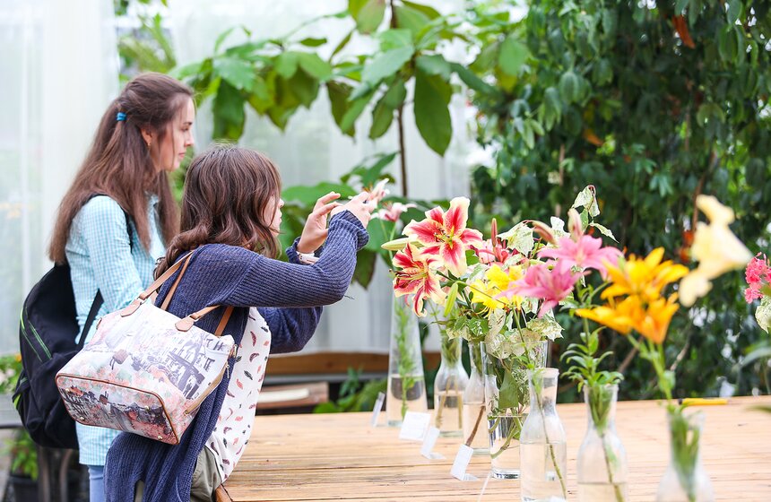 Фестиваль лилий в Аптекарском огороде 17 фото