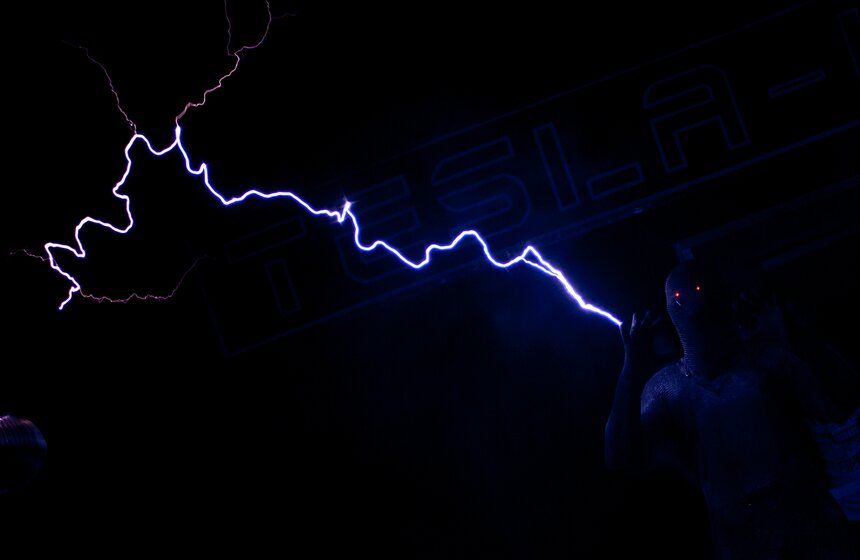 Юбилей Николы Теслы отметили в Tesla-Hall 17 фото