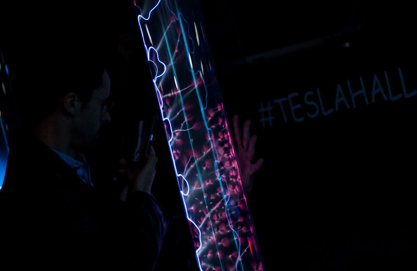Юбилей Николы Теслы отметили в Tesla-Hall 7 фото