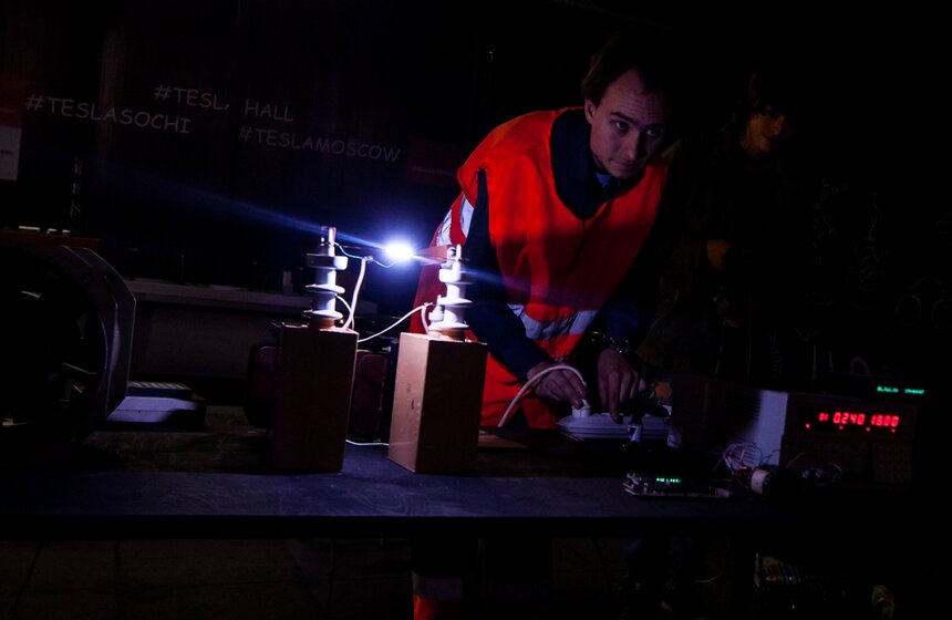 Юбилей Николы Теслы отметили в Tesla-Hall 5 фото