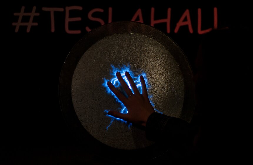 Юбилей Николы Теслы отметили в Tesla-Hall 8 фото