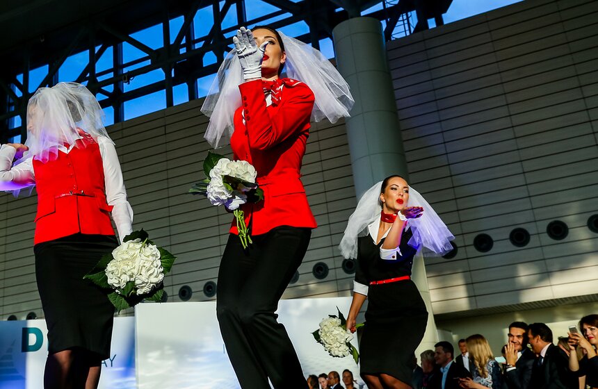 Показ авиационной моды в Домодедово 29 фото