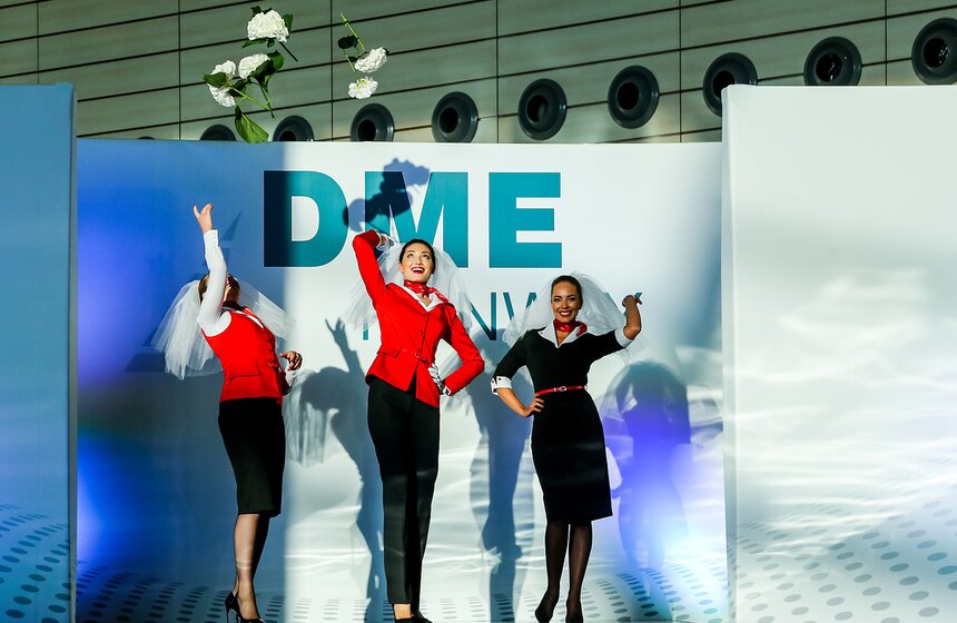 Показ авиационной моды в Домодедово 30 фото