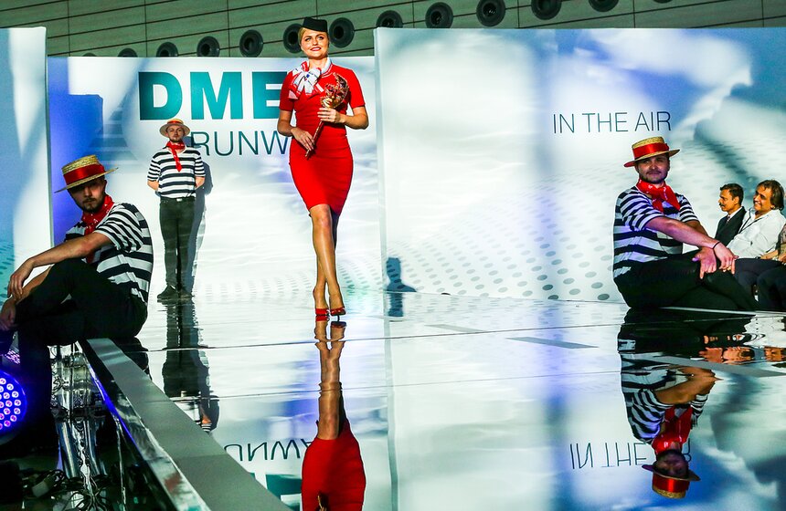 Показ авиационной моды в Домодедово 4 фото