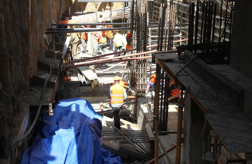 Мэр осмотрел ход строительства станции метро "Минская" 2 фото