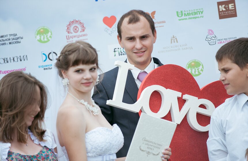 В парке "Царицыно" отпраздновали День семьи, любви и верности 10 фото