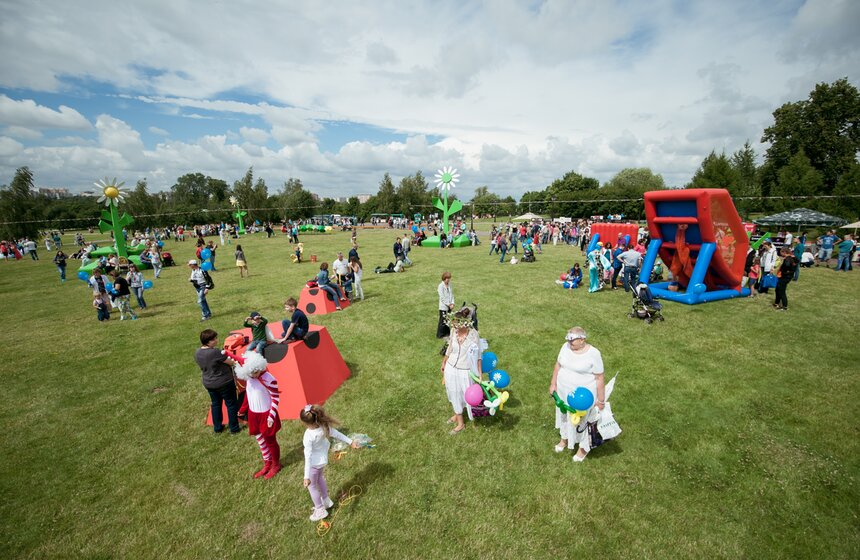 В парке "Царицыно" отпраздновали День семьи, любви и верности 18 фото
