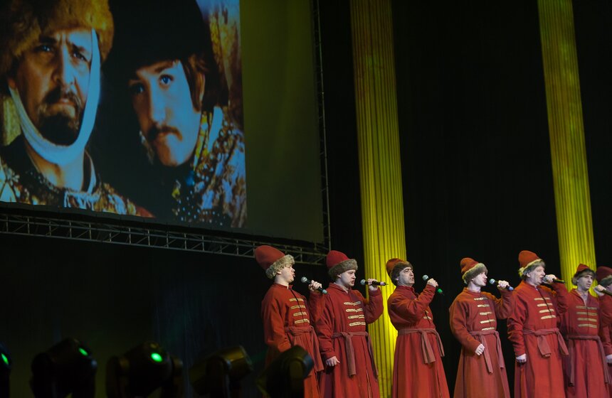 В ГКЦЗ "Россия" прошел концерт "Московская полиция – москвичам!" 40 фото