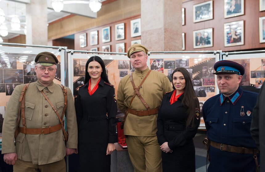 В ГКЦЗ "Россия" прошел концерт "Московская полиция – москвичам!" 15 фото
