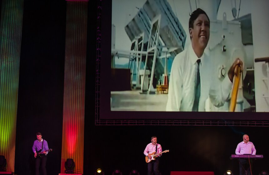 В ГКЦЗ "Россия" прошел концерт "Московская полиция – москвичам!" 19 фото