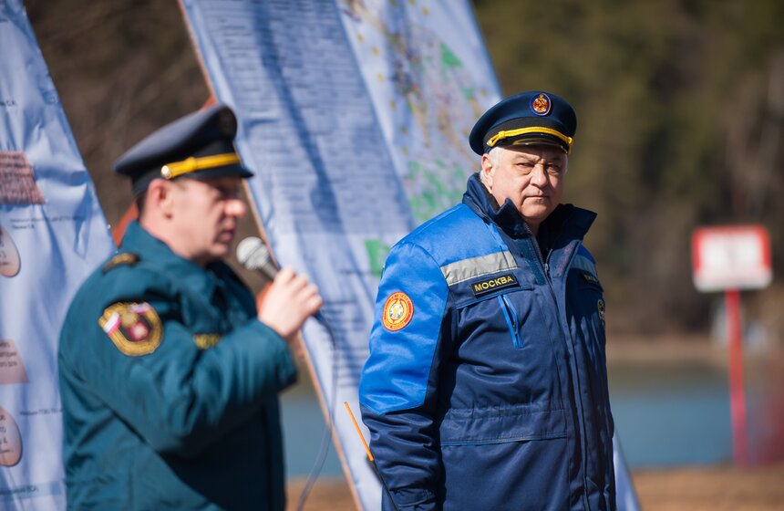 Как водолазы готовят дно городских водоемов к летнему сезону 1 фото