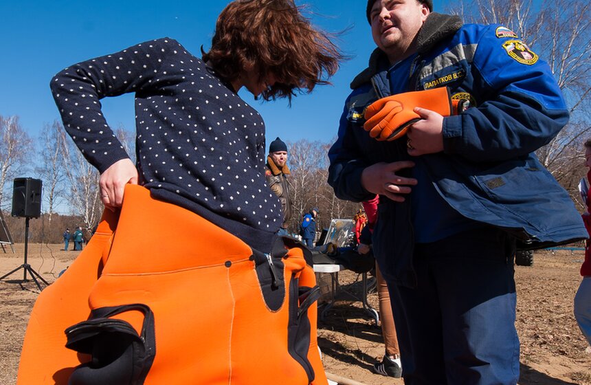 Как водолазы готовят дно городских водоемов к летнему сезону 15 фото
