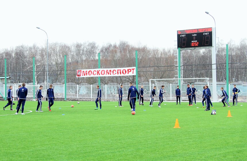 Сергей Собянин побывал на открытии нового футбольного поля 3 фото