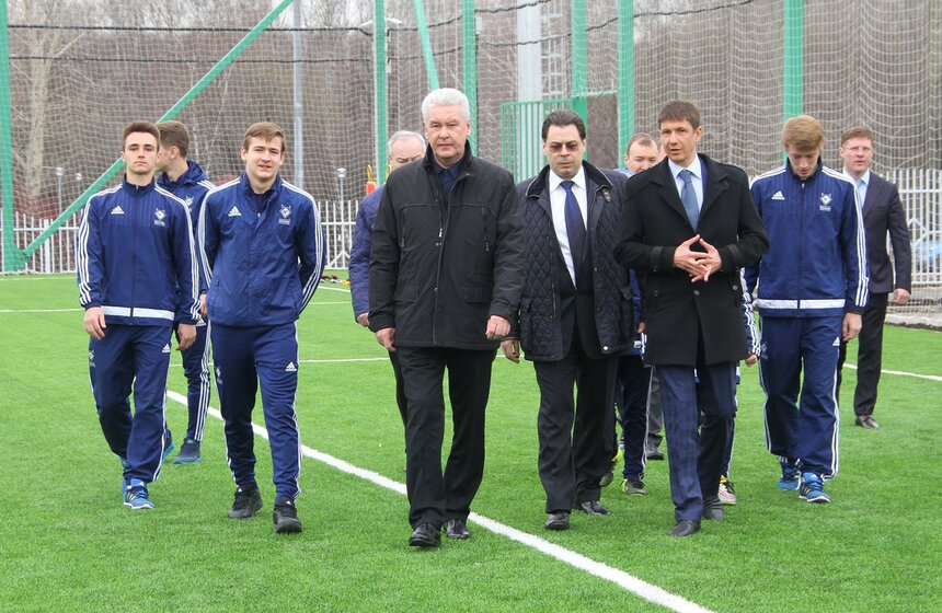 Сергей Собянин побывал на открытии нового футбольного поля 14 фото