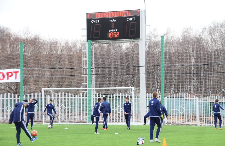 Сергей Собянин побывал на открытии нового футбольного поля 7 фото