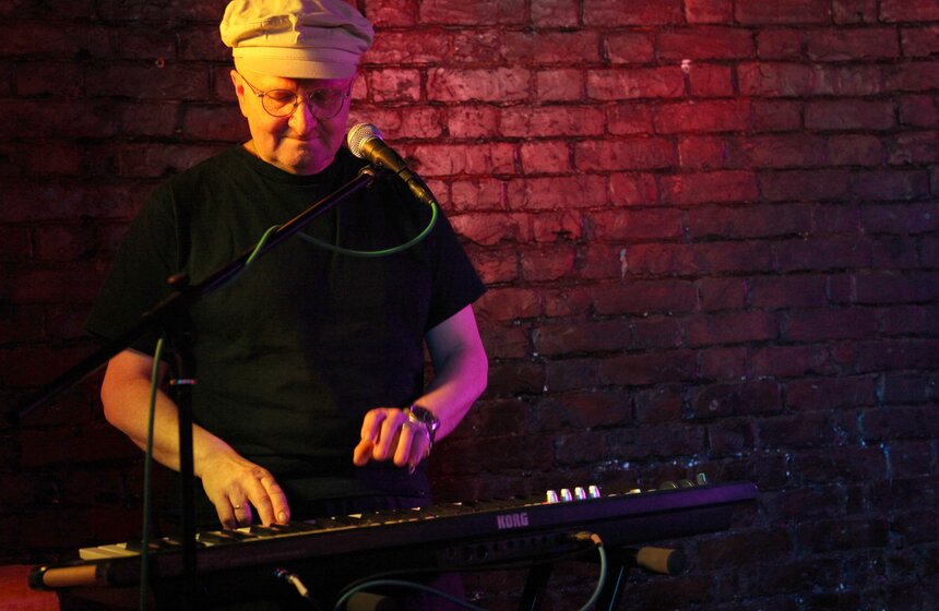 В столице выступила питерская андеграунд-группа "НОМ" 4 фото