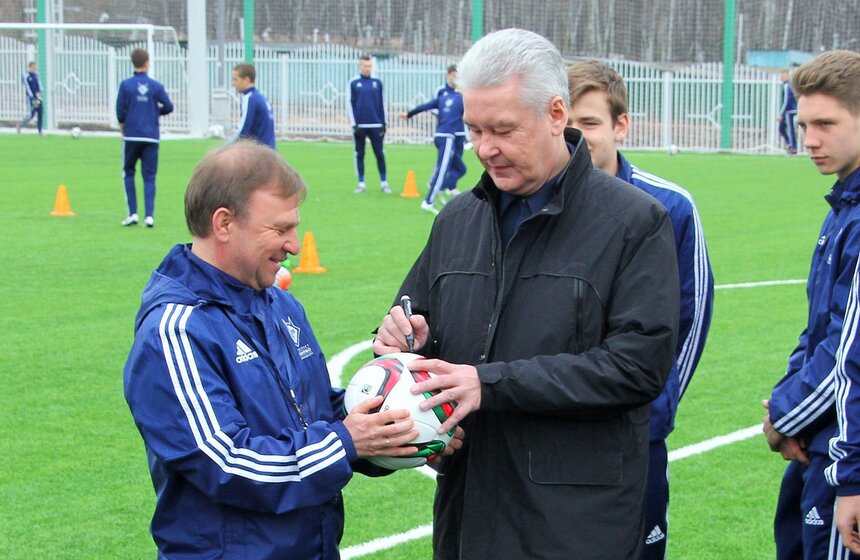 Сергей Собянин побывал на открытии нового футбольного поля 17 фото