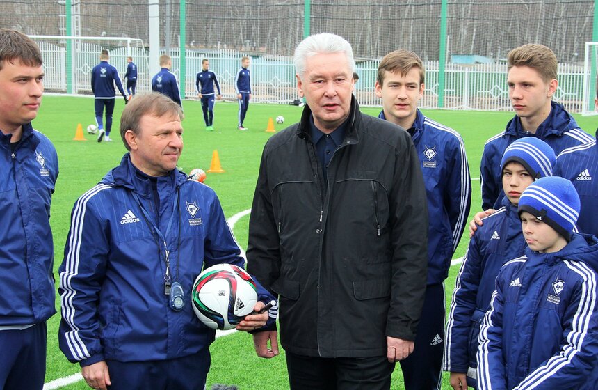 Сергей Собянин побывал на открытии нового футбольного поля 18 фото