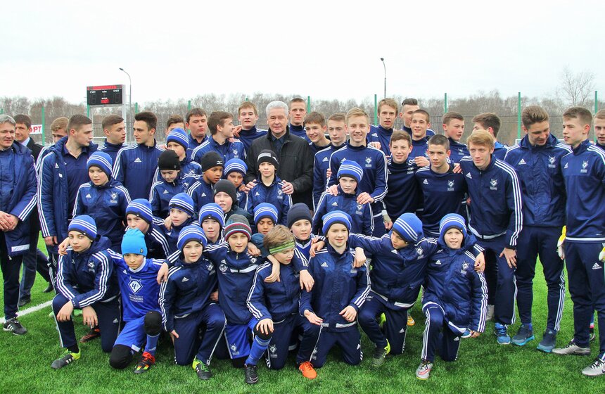 Сергей Собянин побывал на открытии нового футбольного поля 20 фото