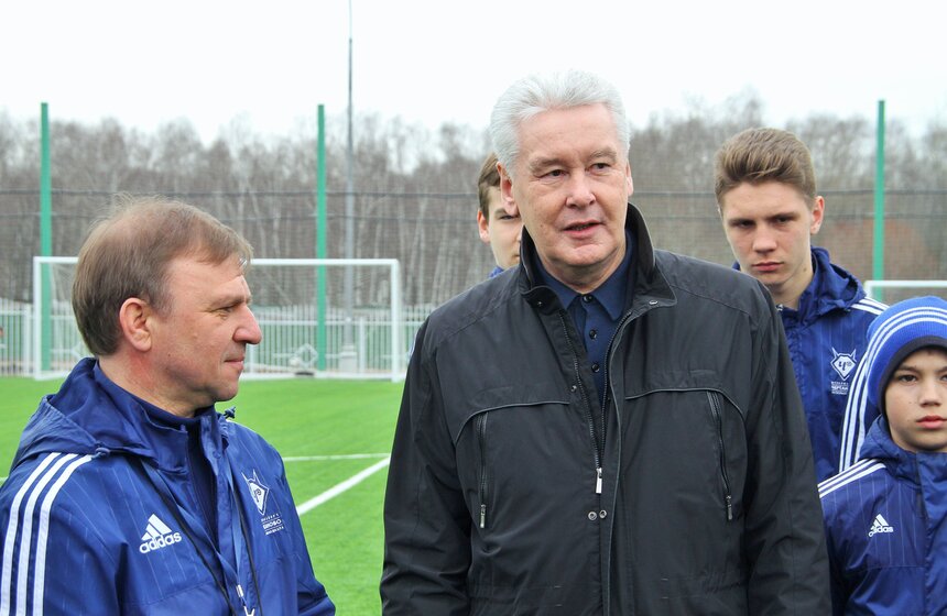 Сергей Собянин побывал на открытии нового футбольного поля 19 фото