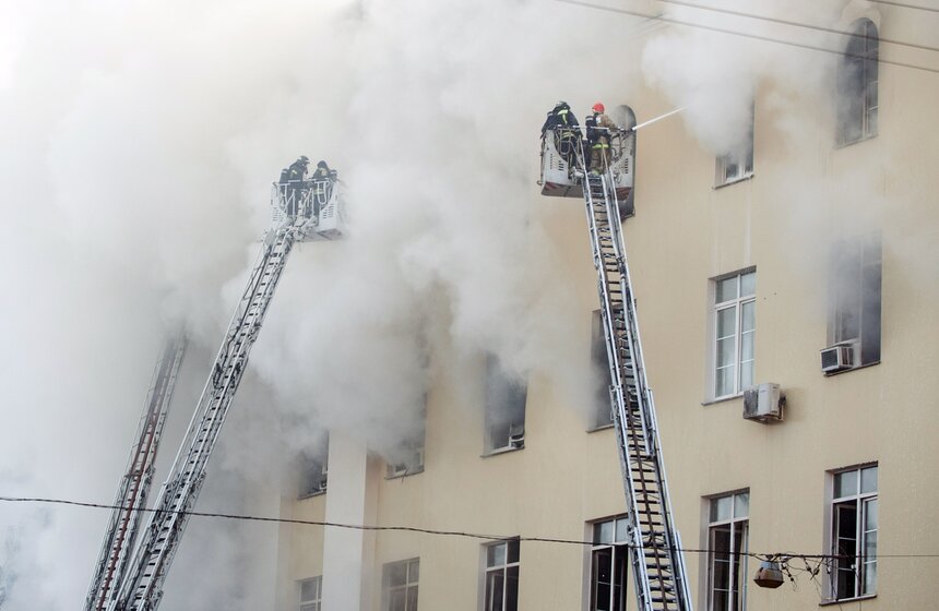 Пожар в здании Минобороны на Знаменке 7 фото