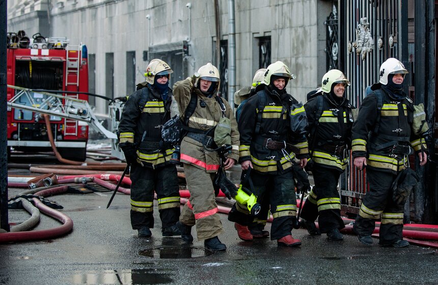 Пожар в здании Минобороны на Знаменке 6 фото