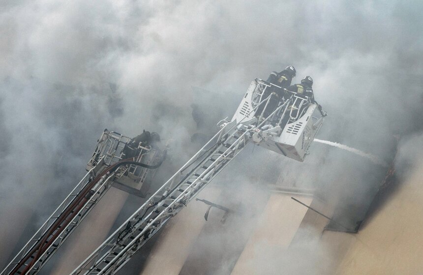 Пожар в здании Минобороны на Знаменке 9 фото