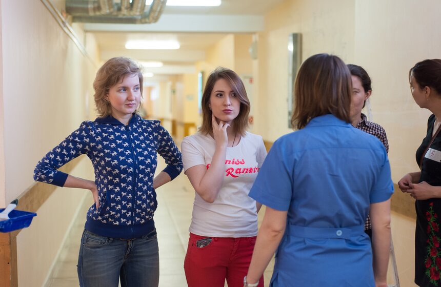 Проект "Веселый коридор" раскрасил стены детской больницы 5 фото