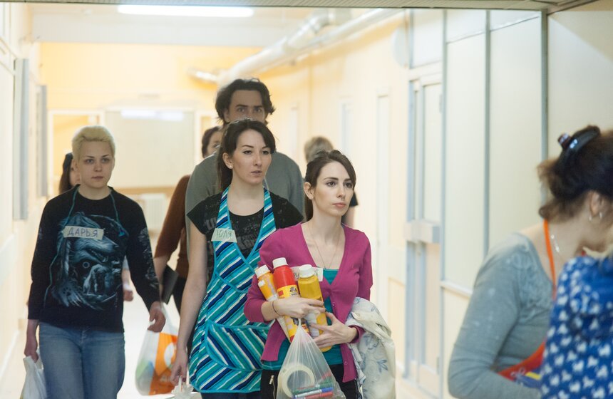 Проект "Веселый коридор" раскрасил стены детской больницы 2 фото