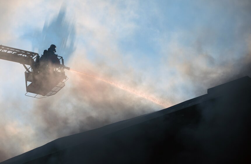 Пожар в здании Минобороны на Знаменке 18 фото