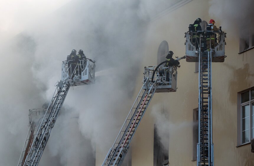 Пожар в здании Минобороны на Знаменке 11 фото