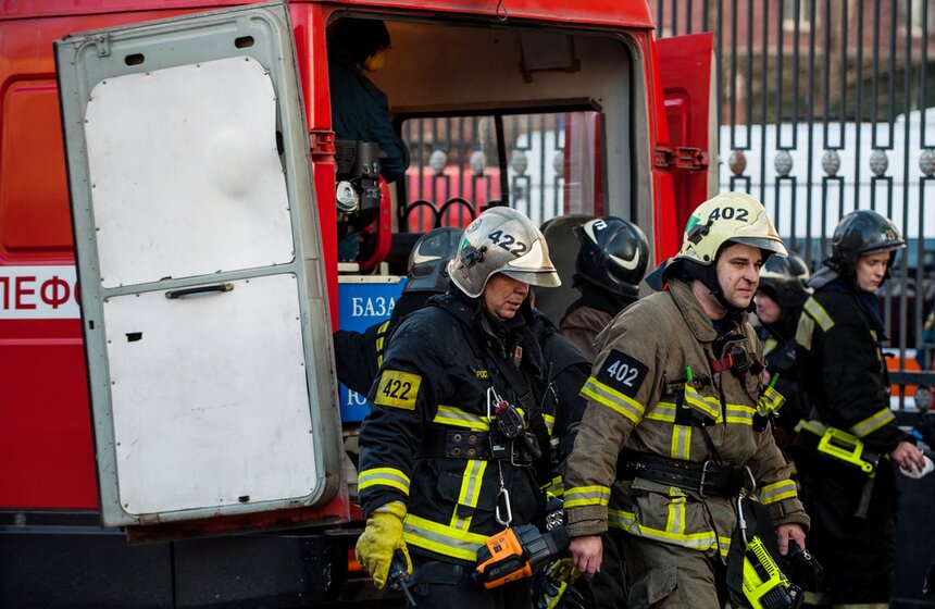 Пожар в здании Минобороны на Знаменке 14 фото
